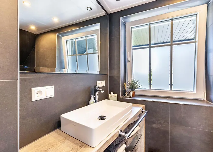 Basislager بيت للعطل